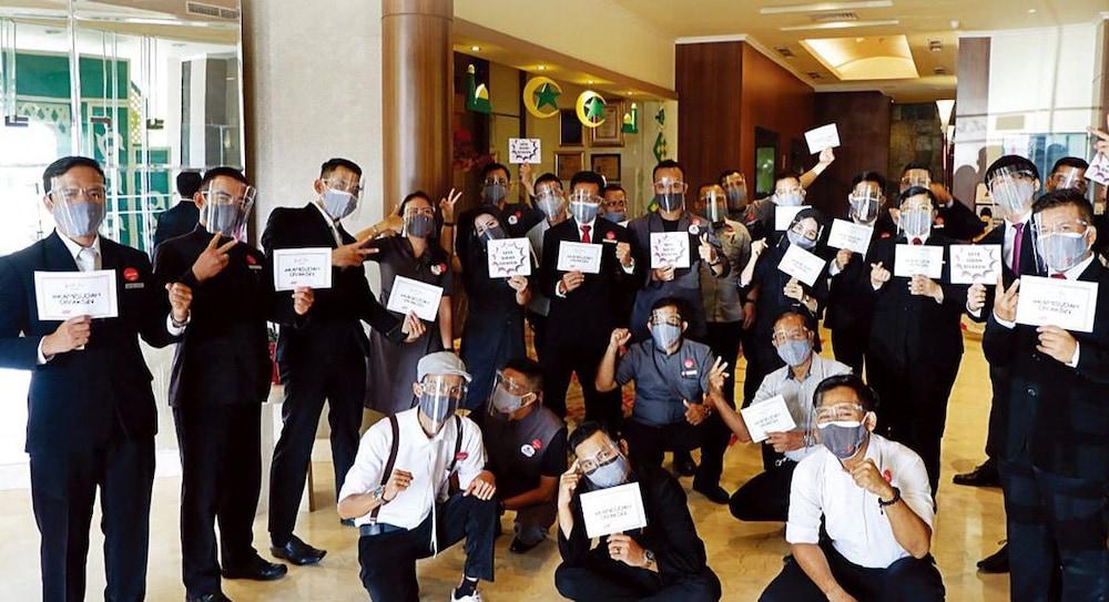 Grand Zuri Dumai Hotel Bagian luar foto