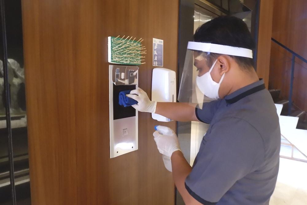 Grand Zuri Dumai Hotel Bagian luar foto