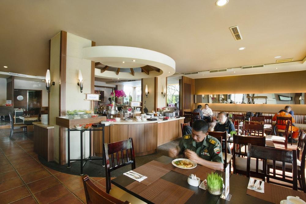 Grand Zuri Dumai Hotel Bagian luar foto