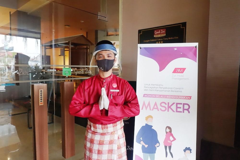 Grand Zuri Dumai Hotel Bagian luar foto