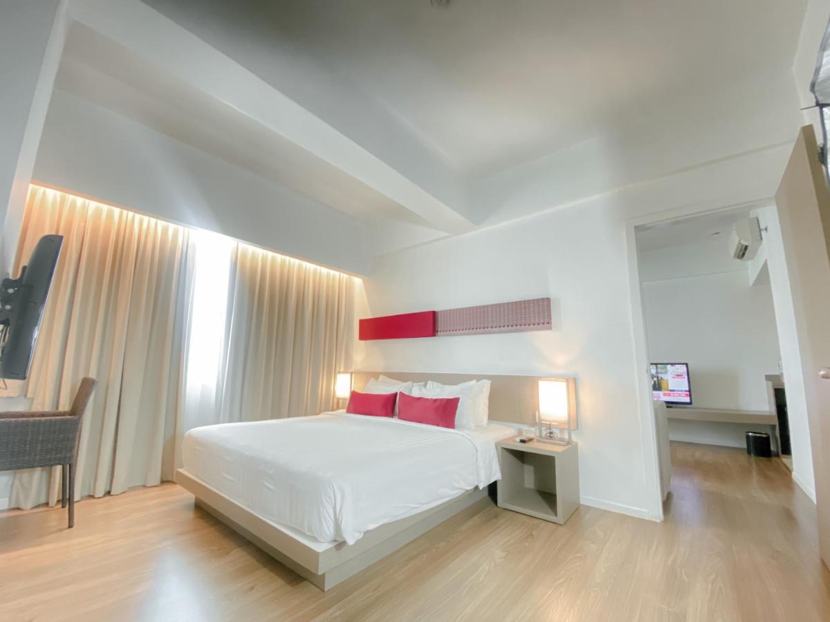 Grand Zuri Dumai Hotel Bagian luar foto