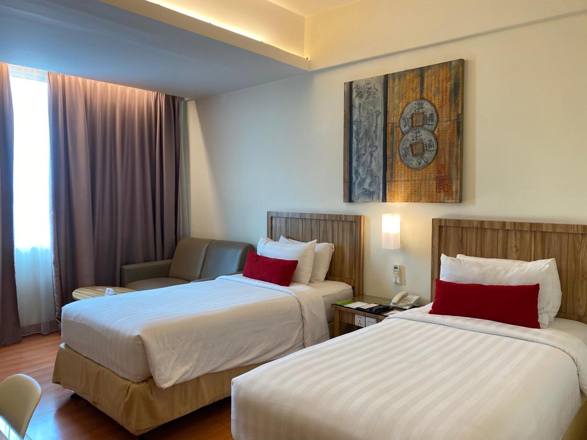 Grand Zuri Dumai Hotel Bagian luar foto