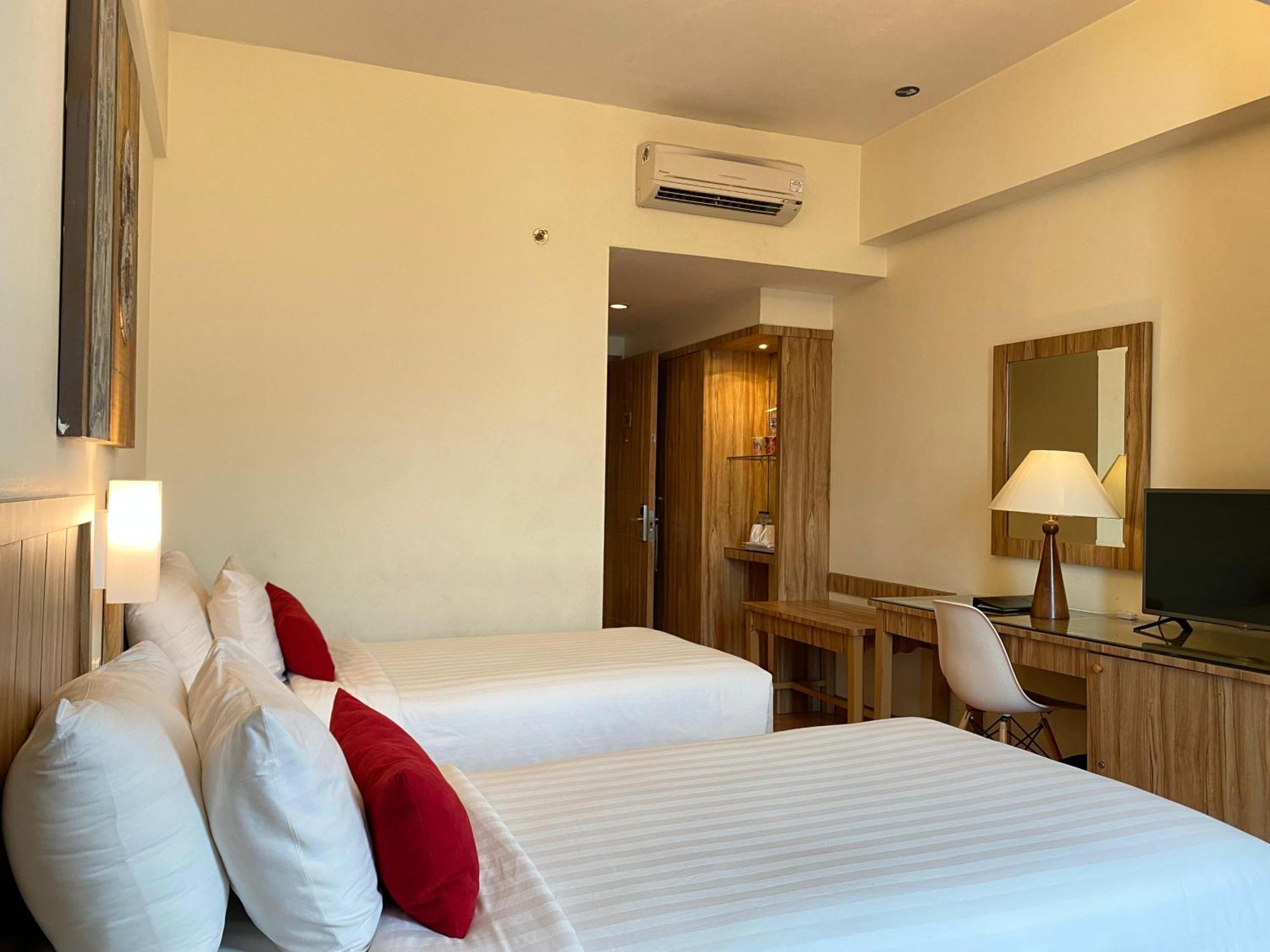 Grand Zuri Dumai Hotel Bagian luar foto