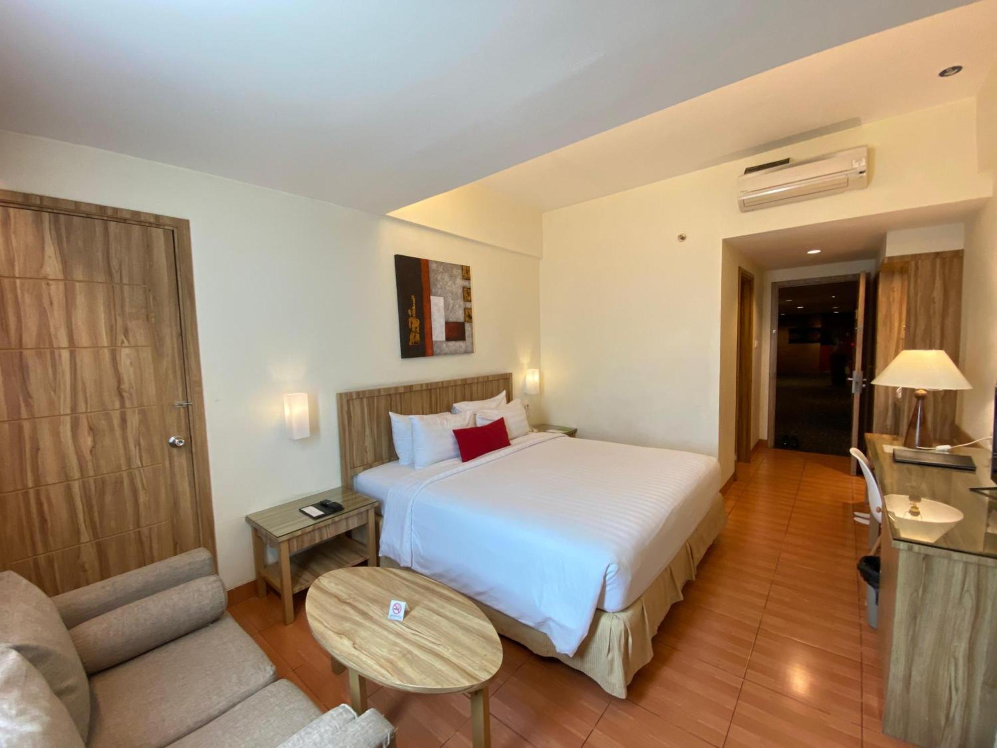 Grand Zuri Dumai Hotel Bagian luar foto