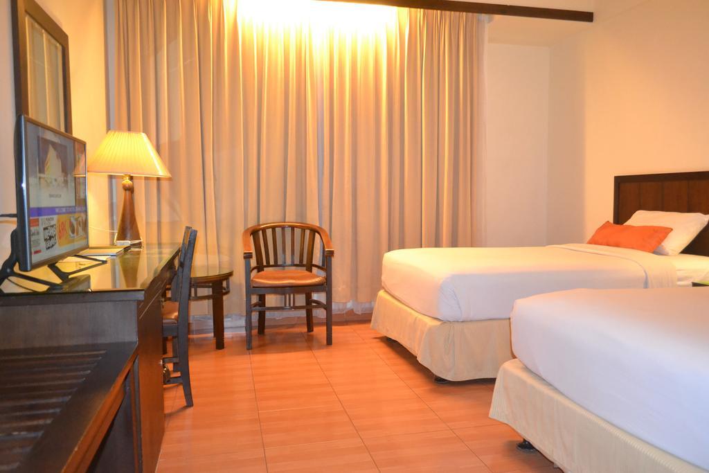 Grand Zuri Dumai Hotel Bagian luar foto