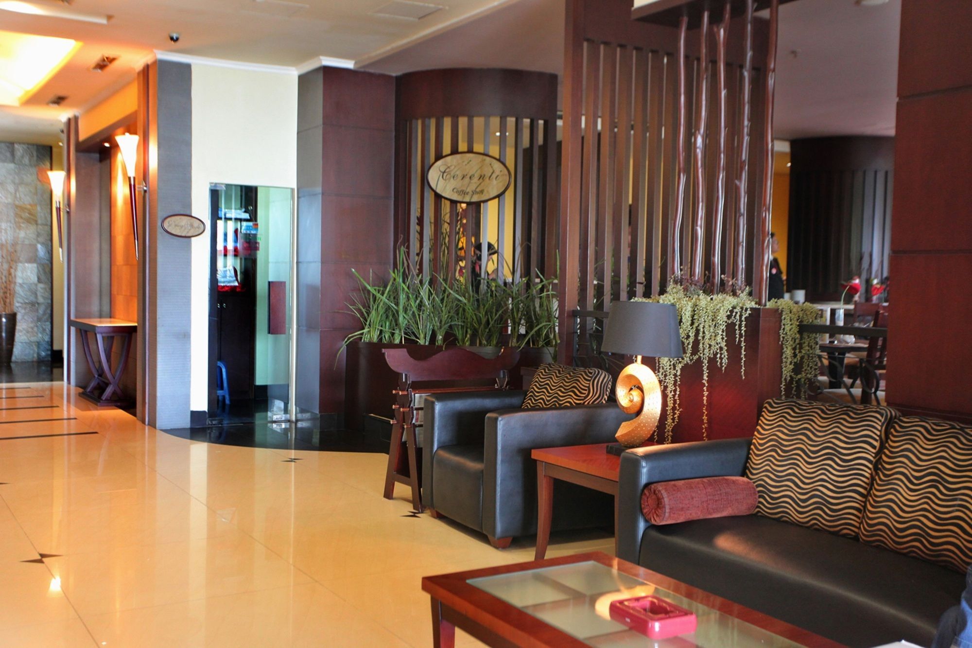 Grand Zuri Dumai Hotel Bagian luar foto